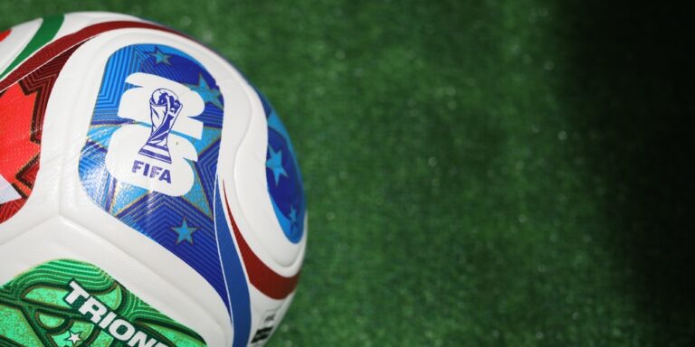 Mundial 2026 a kibic w Polsce. O których godzinach mecze i jak przygotować się do stref czasowych?